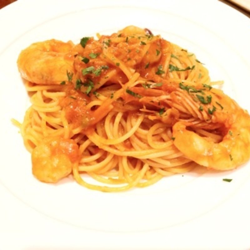 3種類のエビとオリーブのアラビアータソーススパゲッティー(OLI 渋谷 （オリ）)