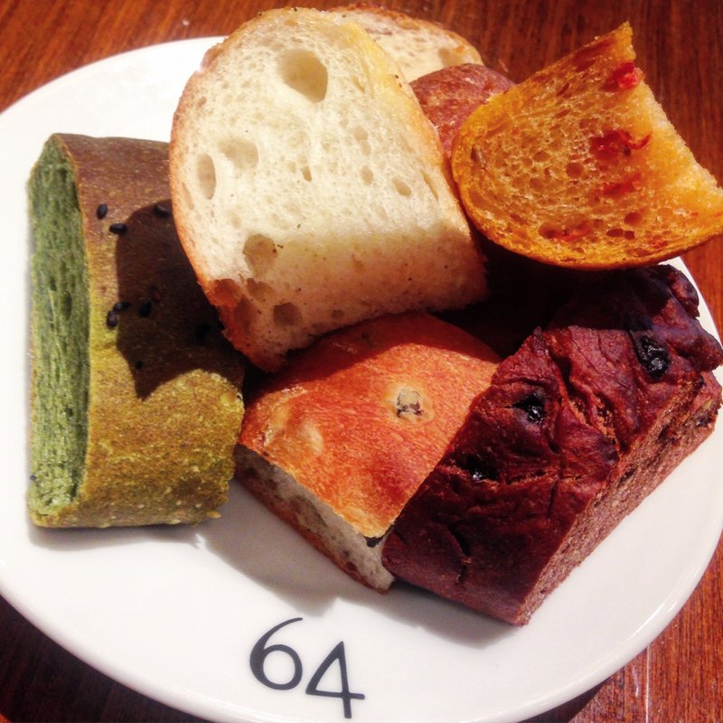 パン(Bar＆Bistro 64 （バーアンドビストロロクヨン）)