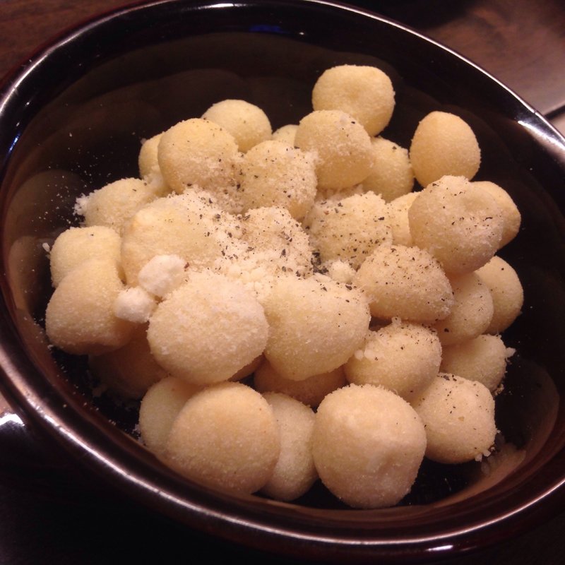 揚げニョッキのパルメザンチーズがけ(京都ダイナー)