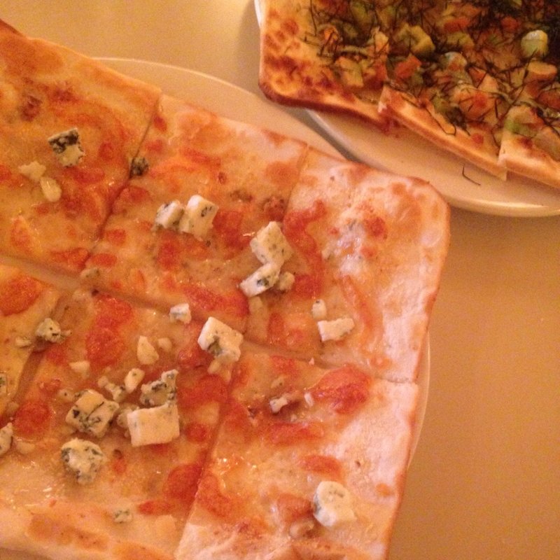 ブルーチーズとハチミツのピザ(シナモ （sinamo）)