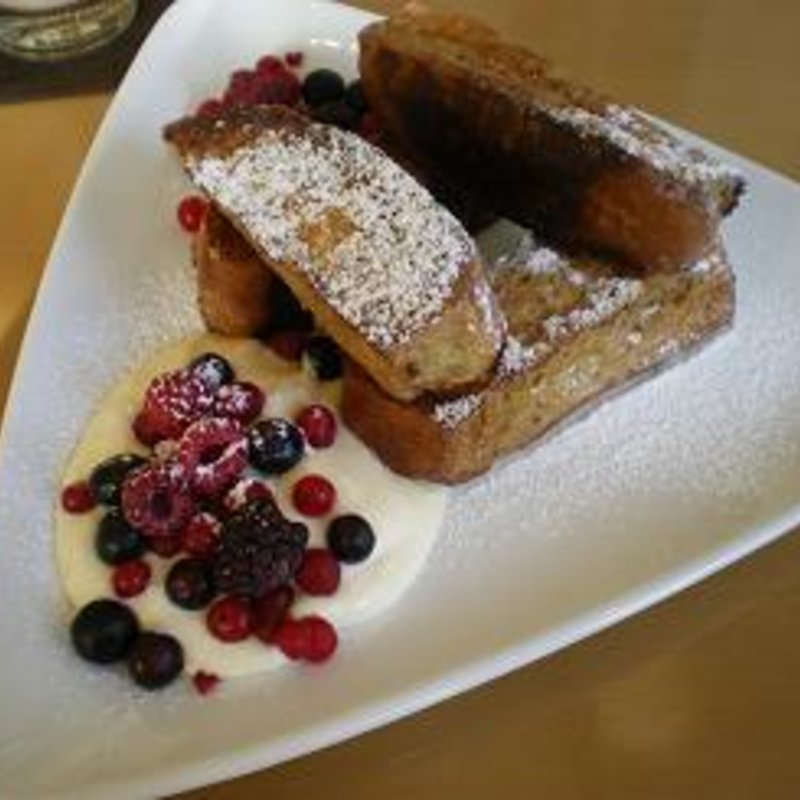 ミックスベリーとマスカルポーネクリームのフレンチトースト(カオリズ)