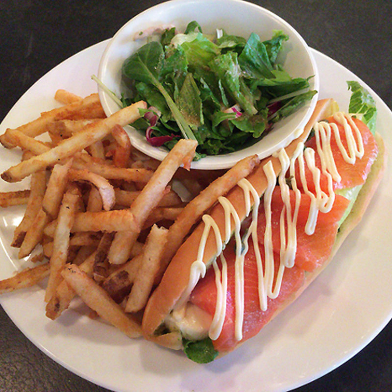 サーモンとモッツァレラのサンドイッチ(トウキョウメインダイニング （TOKYO MAIN DINING）)