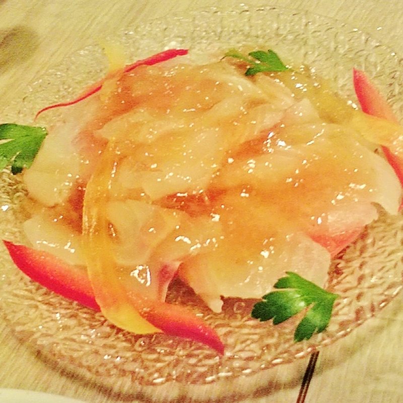 真鯛のカルパッチョ(大衆ビストロ バカ （VACA【旧店名】ヴァンピーロ）)