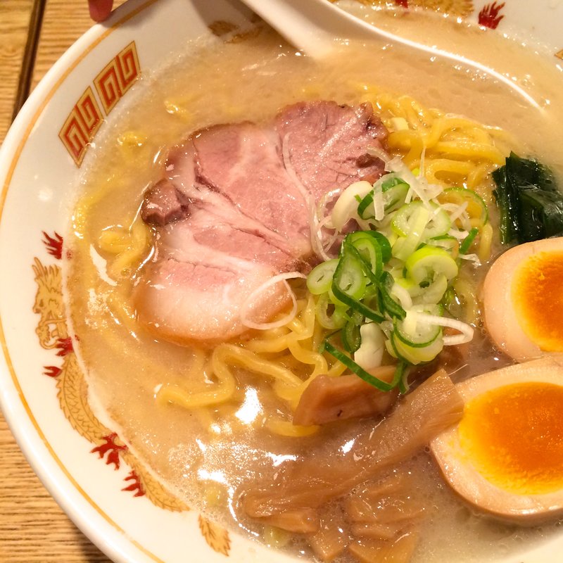 函館塩味玉入り(北海道らーめん 味八)