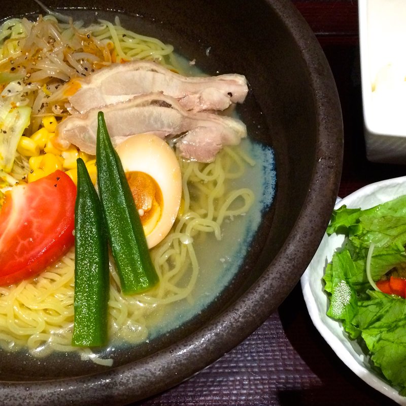 鶏がらスープの冷やし塩ラーメン(焼鳥 ハレツバメ 新宿東口店)