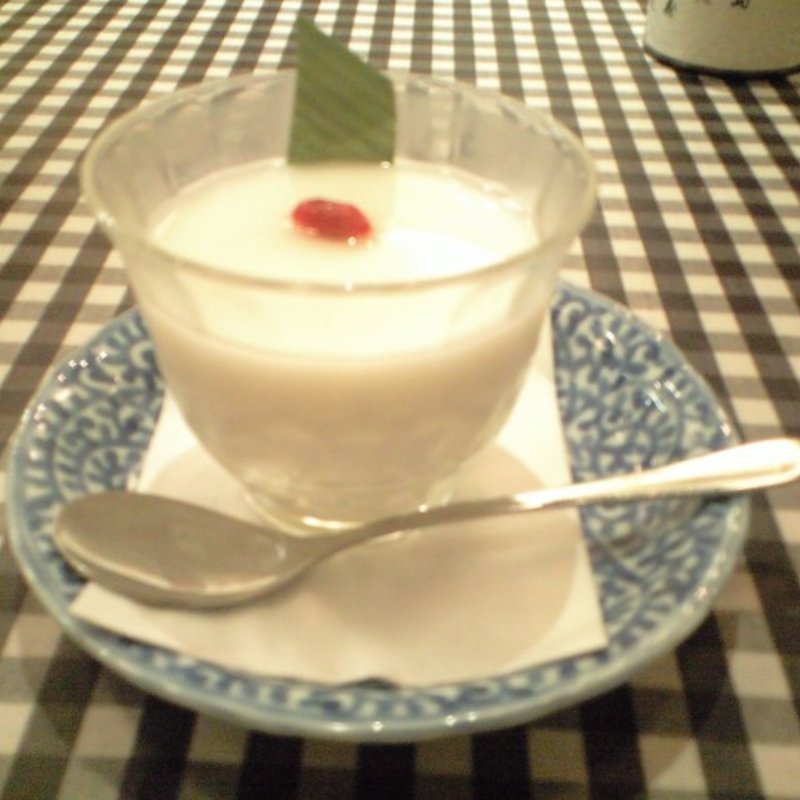 食後の杏仁プリン(数寄屋バーグ)