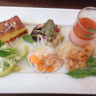 デリプレートランチ(Bar＆Bistro 64 （バーアンドビストロロクヨン）)