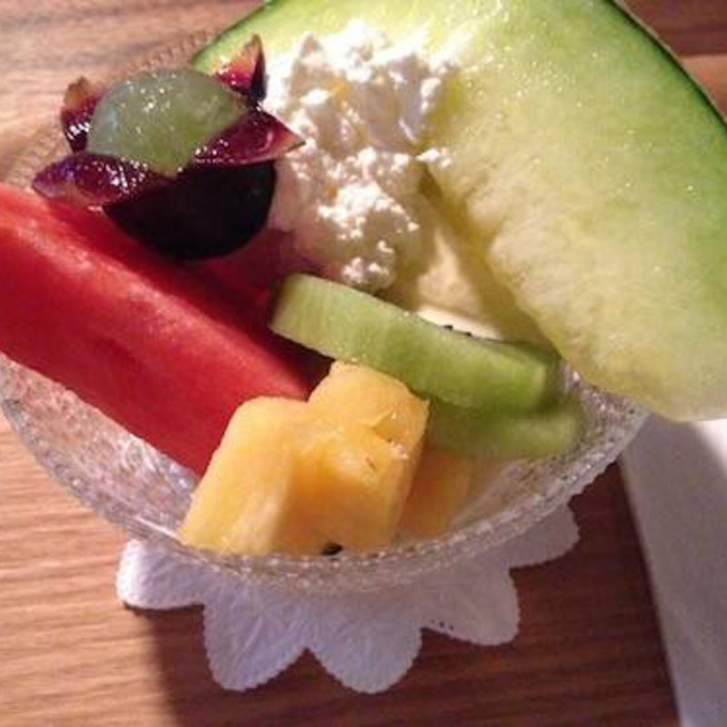 ミニフルーツパフェ(六角UWOTA (ロッカクウヲタ))