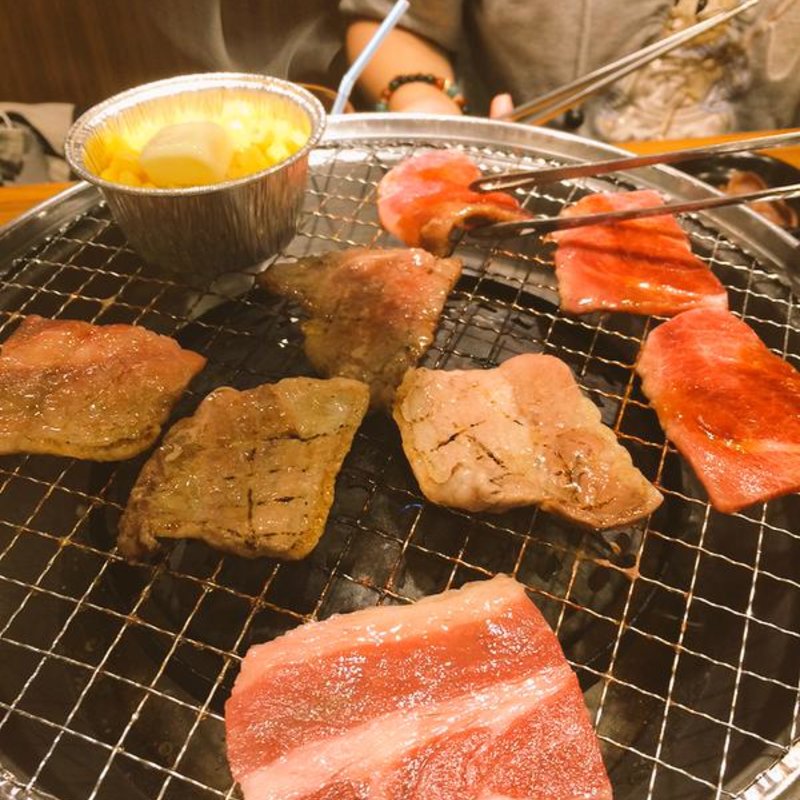 タン塩　壺カルビ　上カルビ(肉の 町)