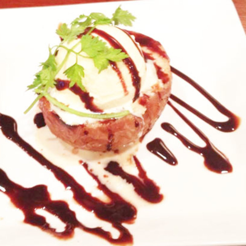 りんごのオーブン焼きアイス添え(あきん )