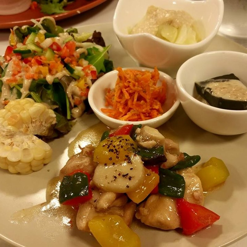 鶏肉とパプリカの元気炒め(サンテカフェ （3teCafe）)