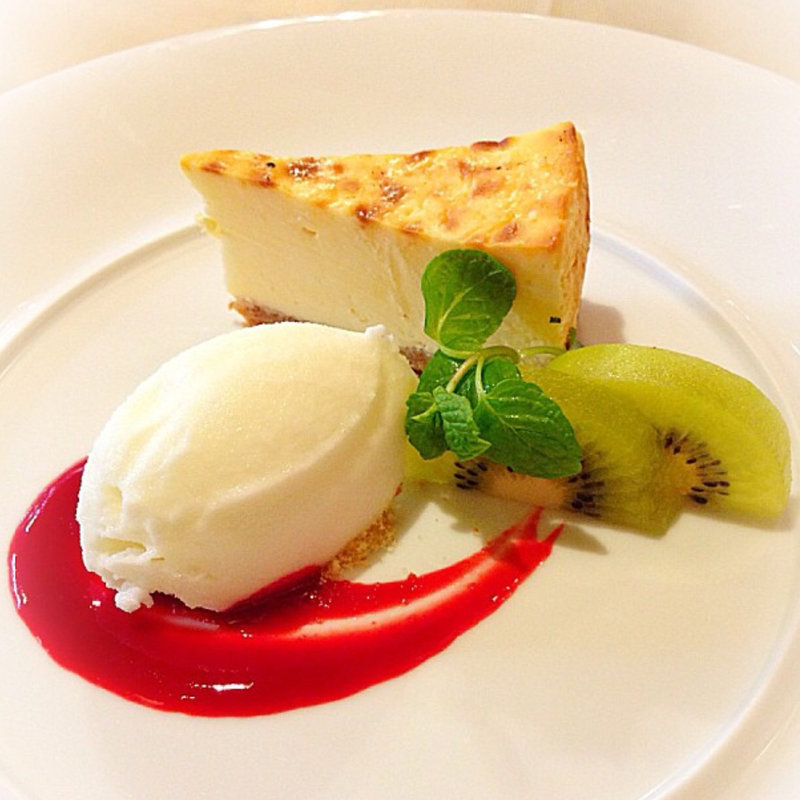 自家製濃厚チーズケーキ(ブション・プロヴァンサル Chez AZUMA)