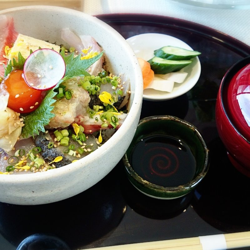 房総地魚丼　Aセット(なぎさ食堂 )