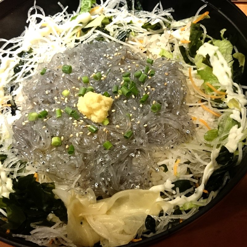 生しらす丼(とびっちょ 本店)