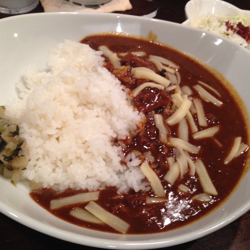 牛すじ煮込みカレー　チーズトッピング(空とぶ子ブタ)