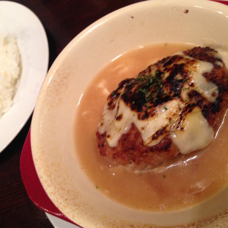 オニオングラタンスープ入りハンバーグ(空とぶ子ブタ)