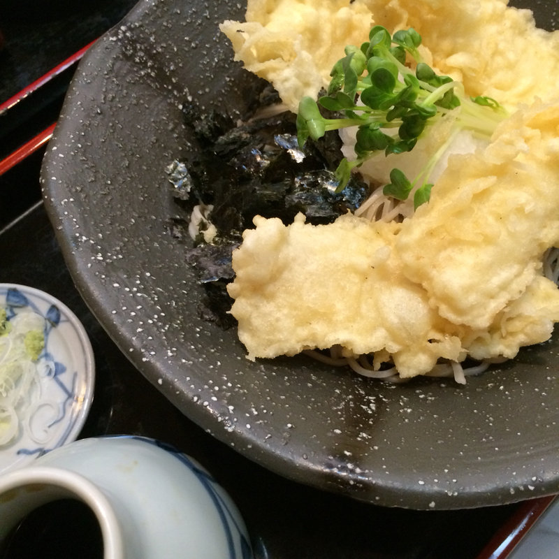 冷やしイカ天そば(神田 尾張屋 本店)