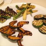 6種類の有機野菜の温製グリル国産ニンニクとアンチョビとのバーニャカウダ