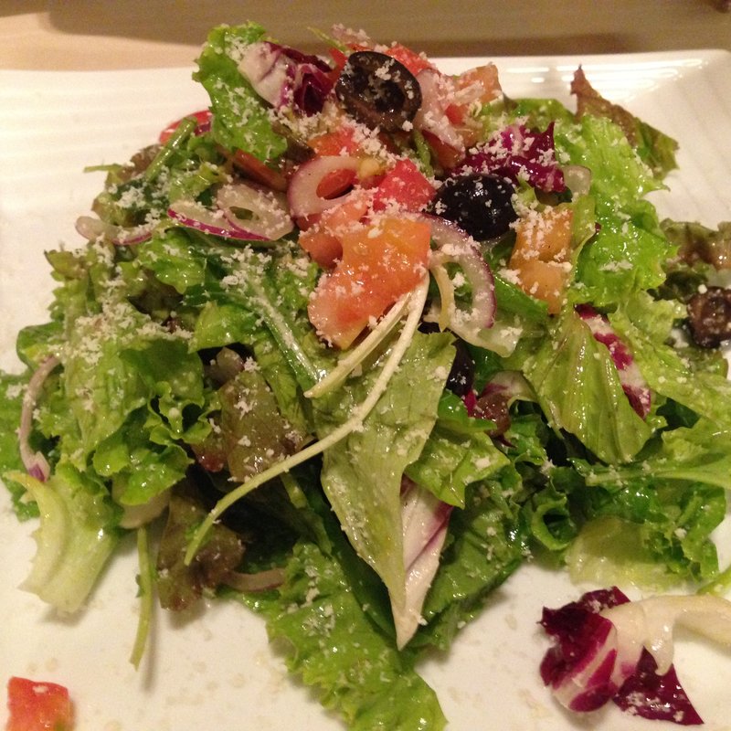 ロマーナ自慢の完全有機野菜のたっぷりサラダ(Pizzeria Bar Romana)