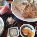 マグロ刺身と鰺フライ定食(三崎食堂)