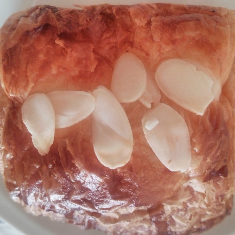 パンオショコラ(Boulangerie et Cafe Main Mano)