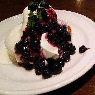 秀ちゃん農場のブルーベリーのホットケーキ(33+サーティーサード珈琲)