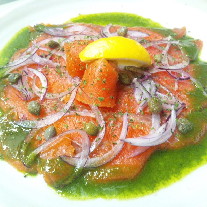 スモークサーモンのカルパッチョ(SOL （ソル）)