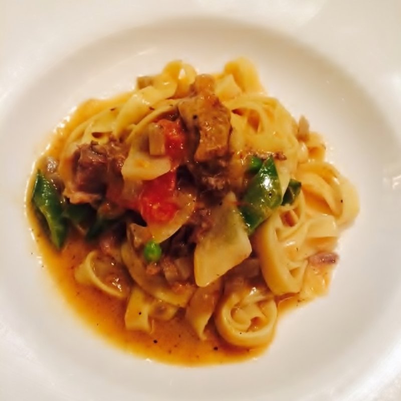 鴨もも肉のラグービアンコ　タリアテッレ(アマルフィイ・カステッロ （Amalfi CASTELLO）)