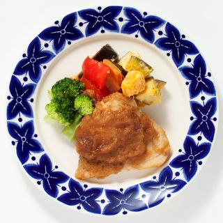 カジキ鮪のソテー　和風おろしソース(一歩一歩のカフェ食堂)