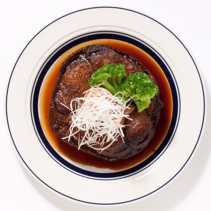 鮪のテール　ガーリック煮(一歩一歩のカフェ食堂)