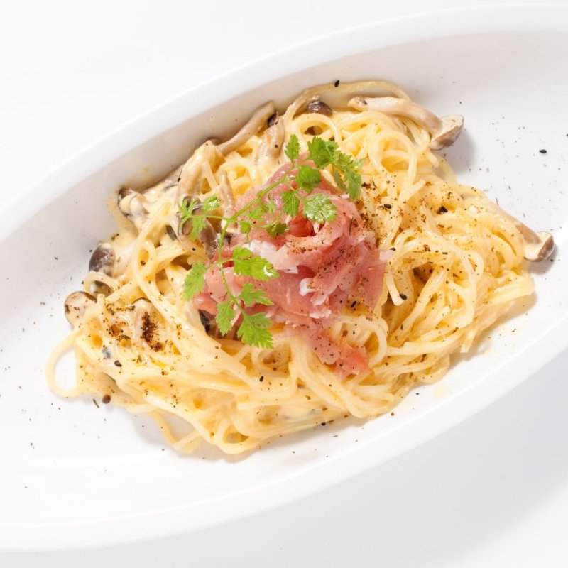 生ハムと本しめじのカルボナーラ(一歩一歩のカフェ食堂)