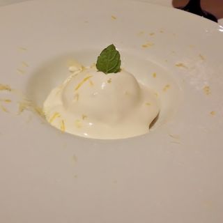 『デリツィア アル リモーネ』 アマルフィイのレモンケーキ(アマルフィイ・カステッロ （Amalfi CASTELLO）)