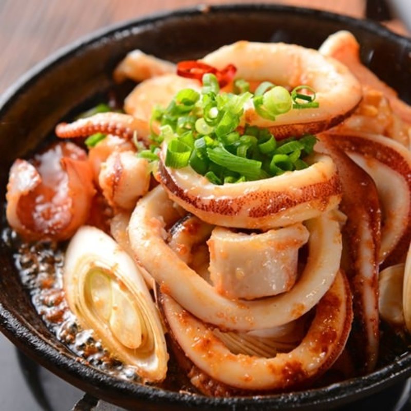 夏のイカ鉄板焼き(やきとんうまいもん横丁まるたか 北千住店)