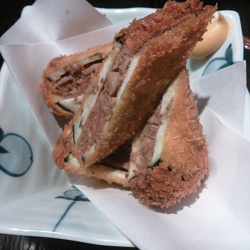 なすとひき肉のはさみ揚げ(旨酒・料理 酢重ダイニング)