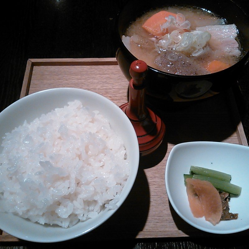 銅釜炊きごはんと豚汁のセット(旨酒・料理 酢重ダイニング)