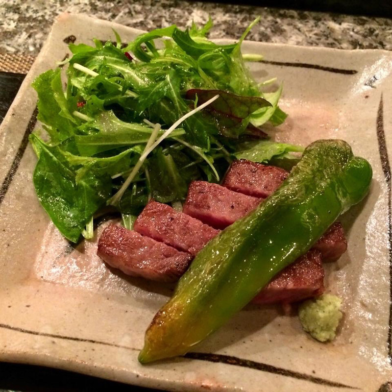 万願寺唐辛子と牛肉ステーキ(北新地 ぬのや)