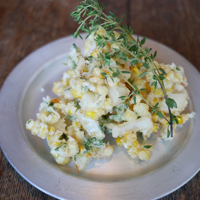 ハーブとトウモロコシのフリット(コッタボス （Kottabos）)