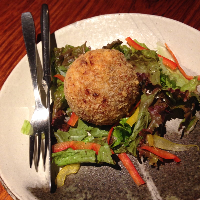 牛すじの爆弾コロッケ(飯家おかん ひま和り （ヒマワリ）)