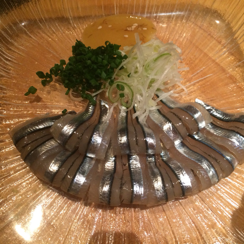 きびなご刺し盛り　小皿(遊食豚彩 いちにいさん 銀座店)