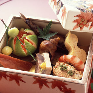 季節食材の玉手箱(花懐石ふる林)