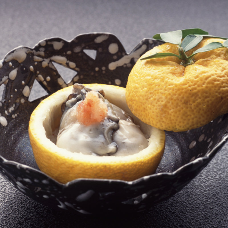 生牡蠣　柚子に乗せて(花懐石ふる林)