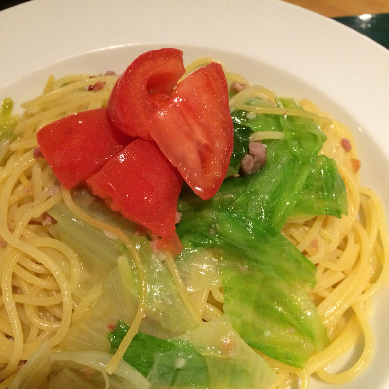 生ハム高原レタスフレッシュトマトのペペロンチーノ(ヴィラ ドゥーエ （Villa Due）)