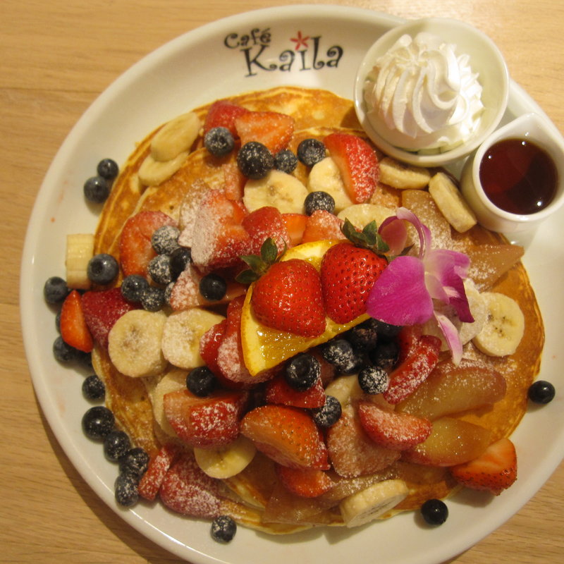 カイラ・オリジナルパンケーキ トッピング全部のせ(カフェ・カイラ)