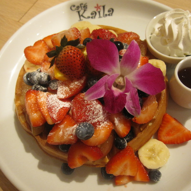 カイラ・オリジナル・ワッフル トッピング全部のせ(カフェ・カイラ)