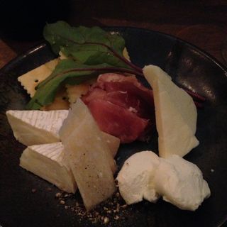 チーズ盛り合わせ(Dining＆Bar to．to )
