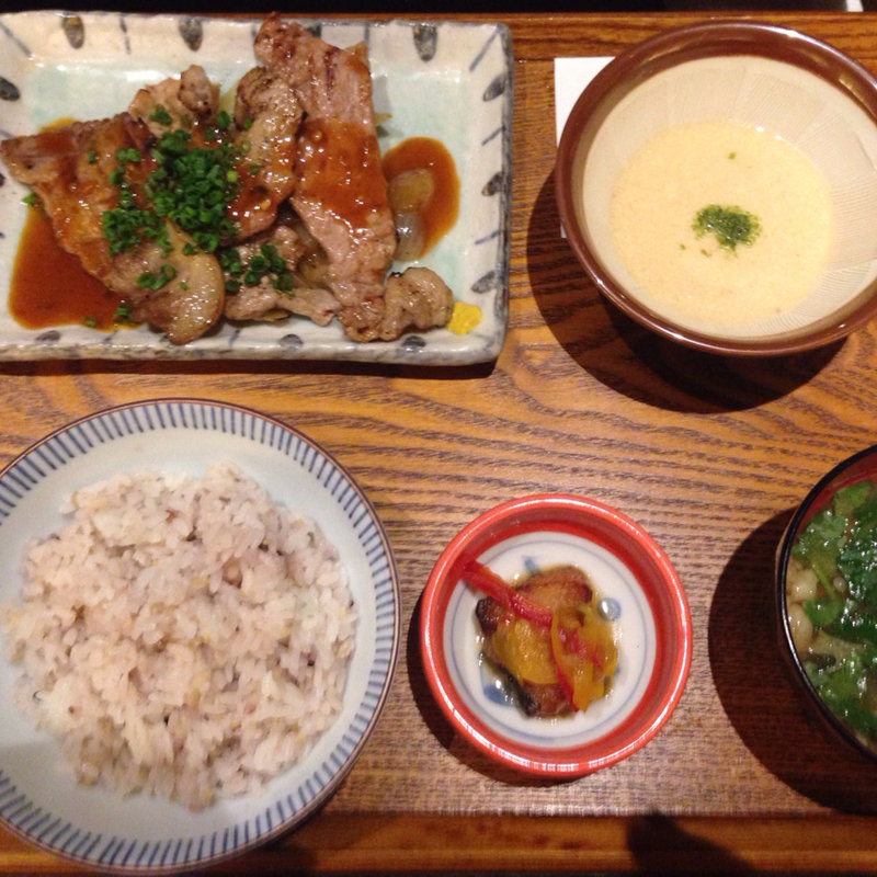 炭火焼きもち豚麦とろ定食(銀政 新宿野村ビル店 )