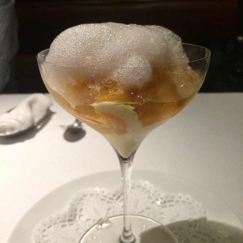 桃のデザート(レ・ビノム （Les VINUM）)