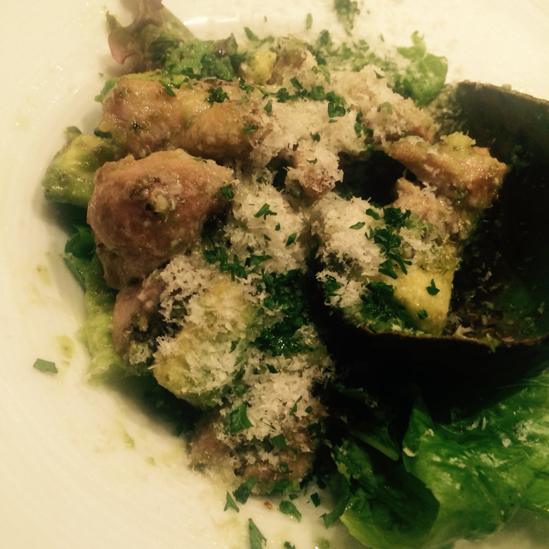 鶏とアボカドのソテー ふわふわパルメジャーノ(裏椿 （うらつばき）)