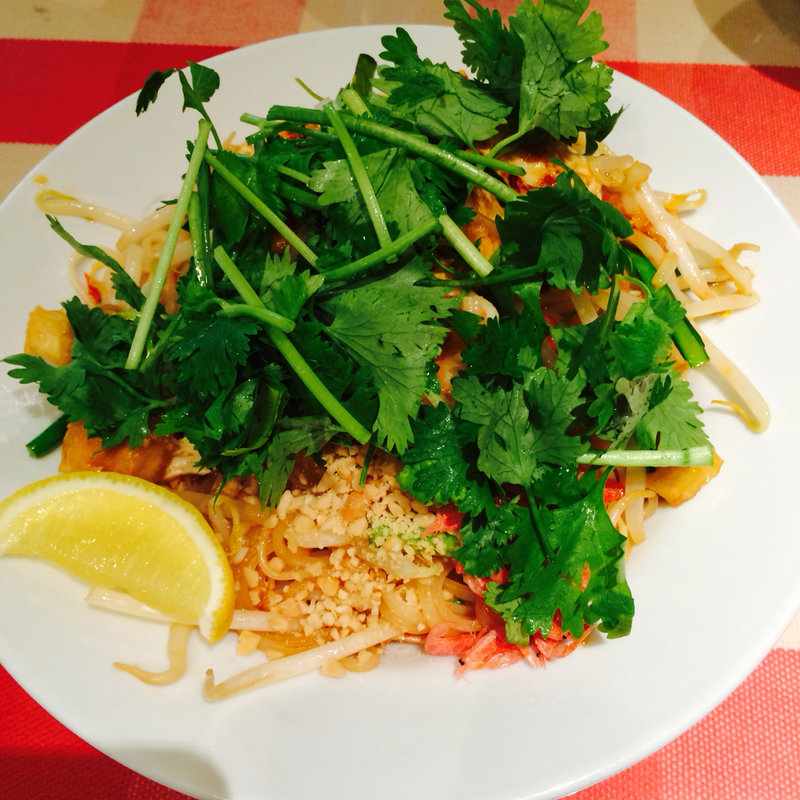 パッタイ パクチーのせ(タイ屋台料理 ティーヌン 銀座ファイブ店)