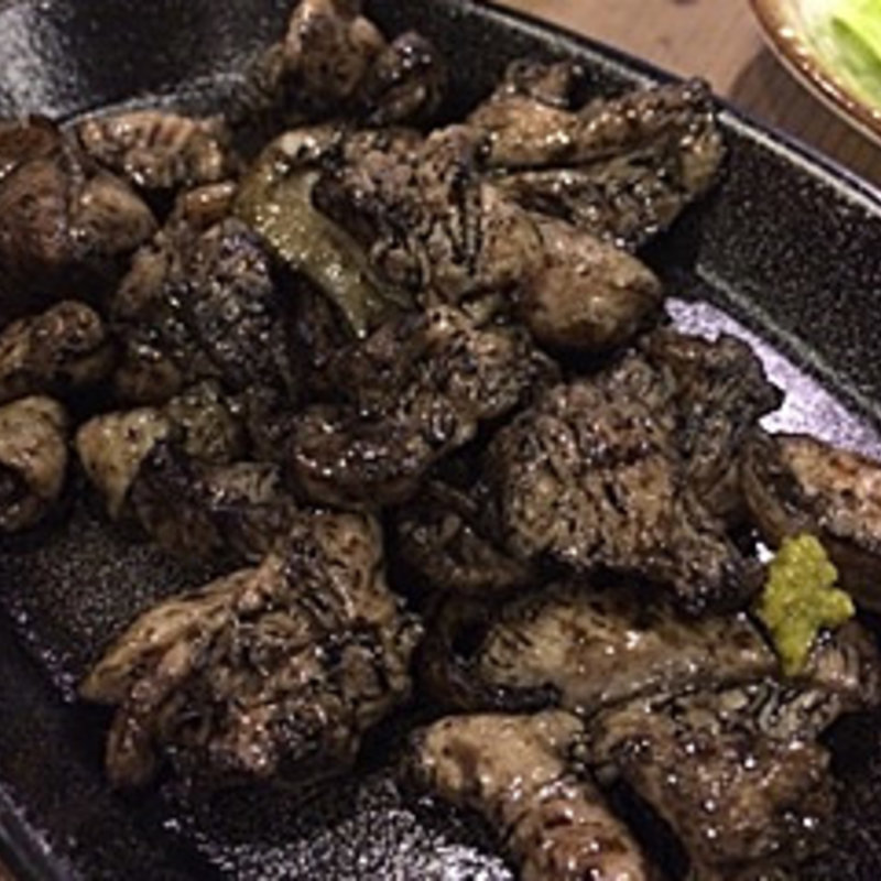 炭火炙り地鶏モモ肉(二尺七輪ヤグルマ辻堂本店)